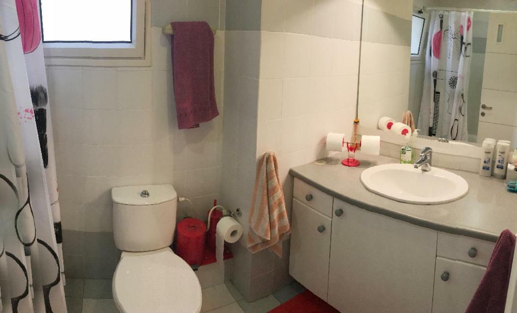 Comfortable Quiet Room With A Private Bathroom In Shared Apartment Тель-Авив Экстерьер фото